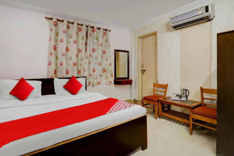 POP 80502A Hotel Aarya Galaxy Inn