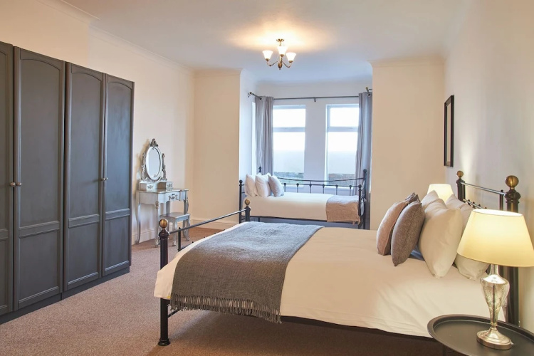 Host Stay Regency Mansions Apartment