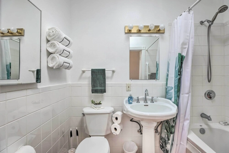 2 Bedrooms Apartment