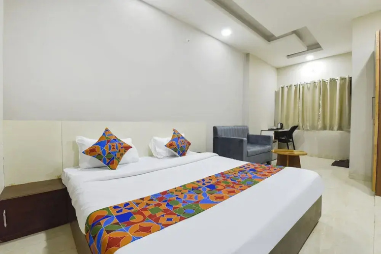 Fabhotel Utsah