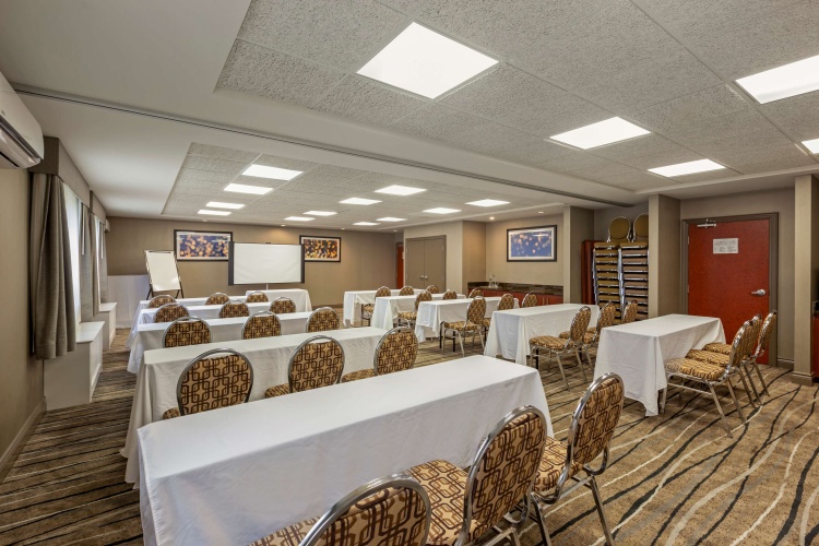 Best Western Plus Burlington Inn & Suites photo 30