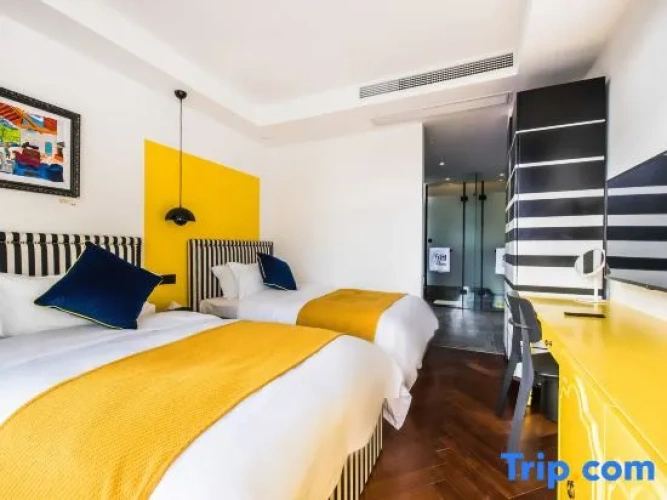 Standard Twin room with balcony