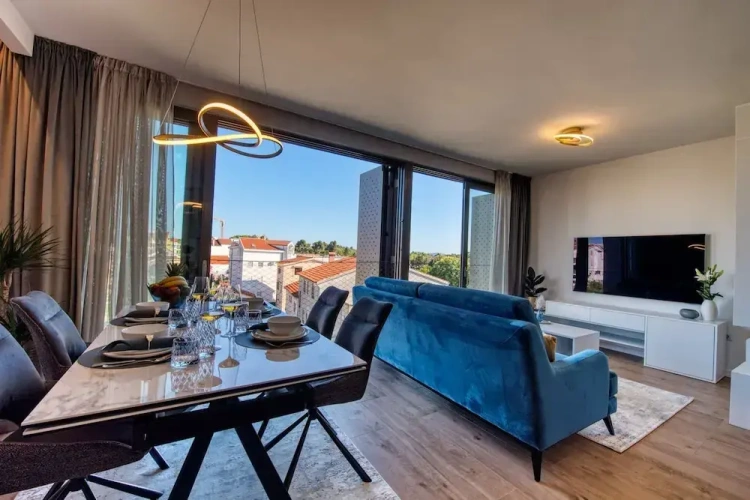 2 Bedrooms Luxury Apartment with garden view