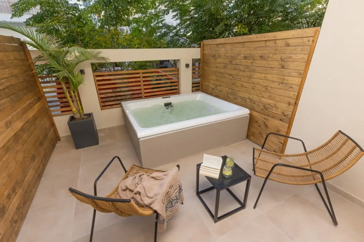 Deluxe Single room with pool view