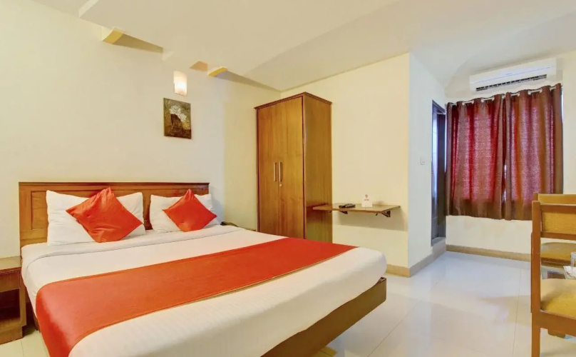OYO Flagship 8002 I Cloud Sri Sai Inn
