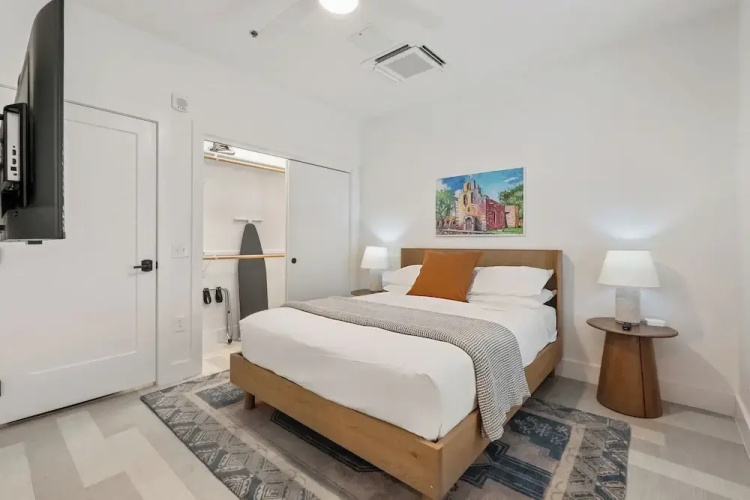The Continental, powered by Placemakr - Downtown - Market Square