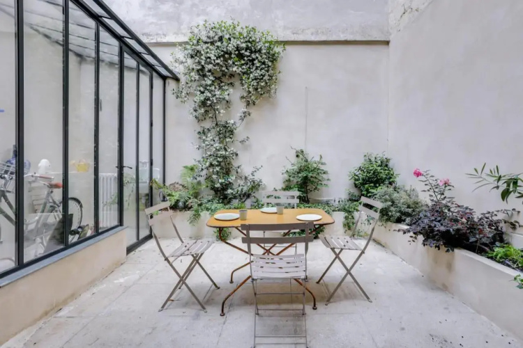 Sumptuous House with Patio