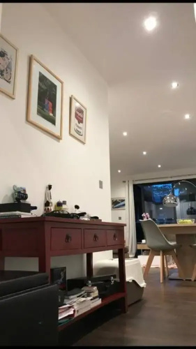 2 Bedroom Shoreditch Flat With Balcony