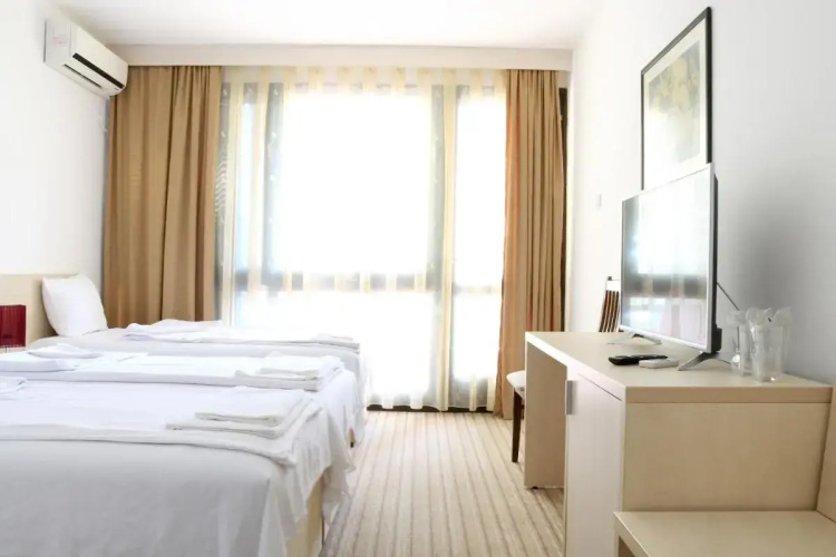Hotel Pela