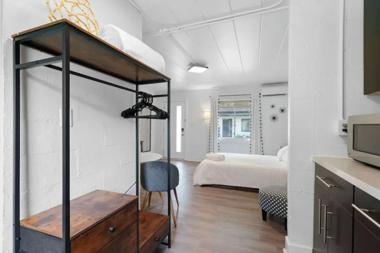 Chic City Retreat 93B