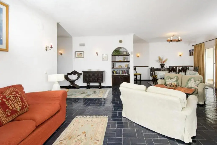 607 Villa Lorena