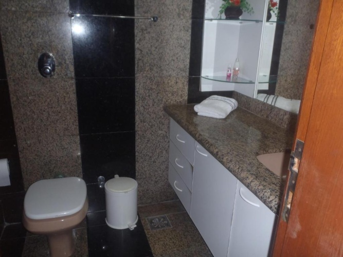 4 Bedrooms Apartment