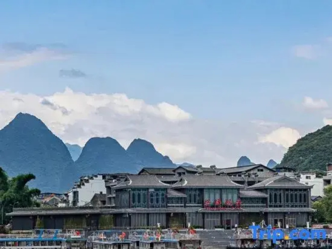 Guilin Crystal Crescent Moon Hotel