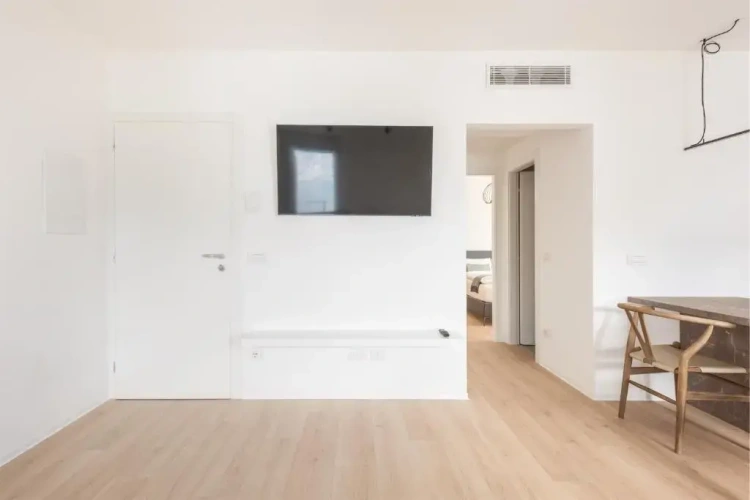 Apartment with lake view