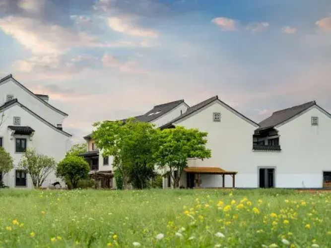 Joyful Lushi Hot Spring Resort