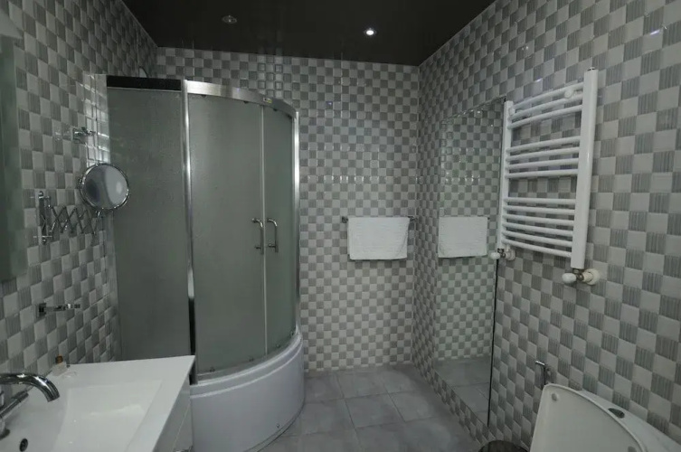 Hotel White