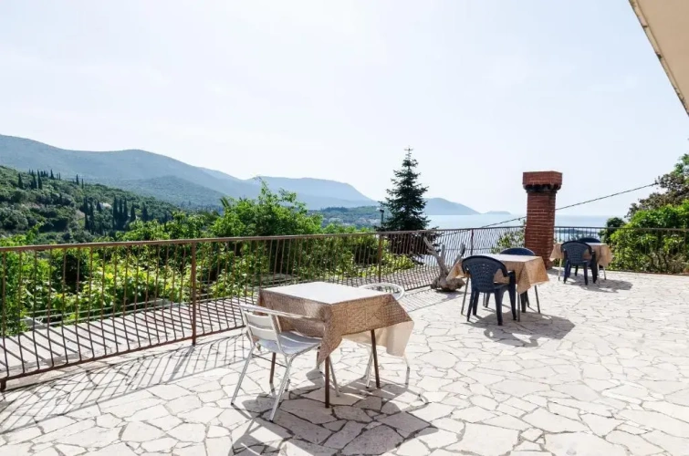Standard Triple room with balcony