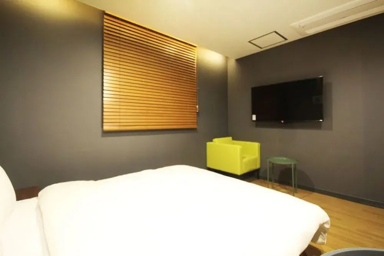 Changwon Myeongseo-dong No. 25 Hotel Convention Branch