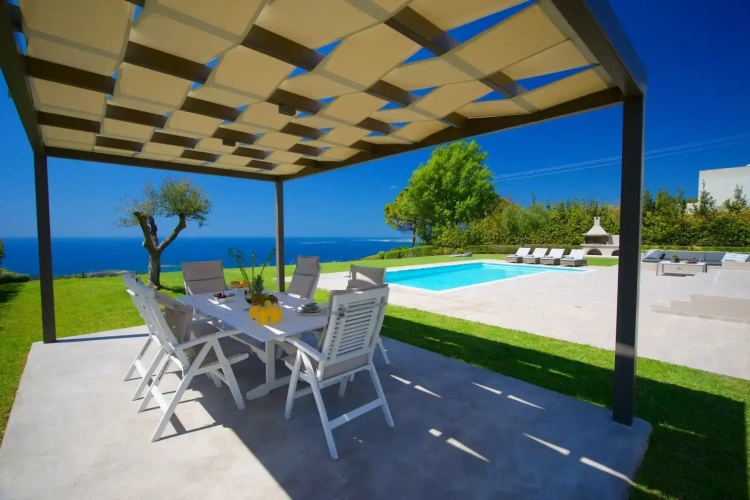 Grand room