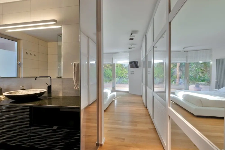 4 Bedrooms Luxury Villa with garden view