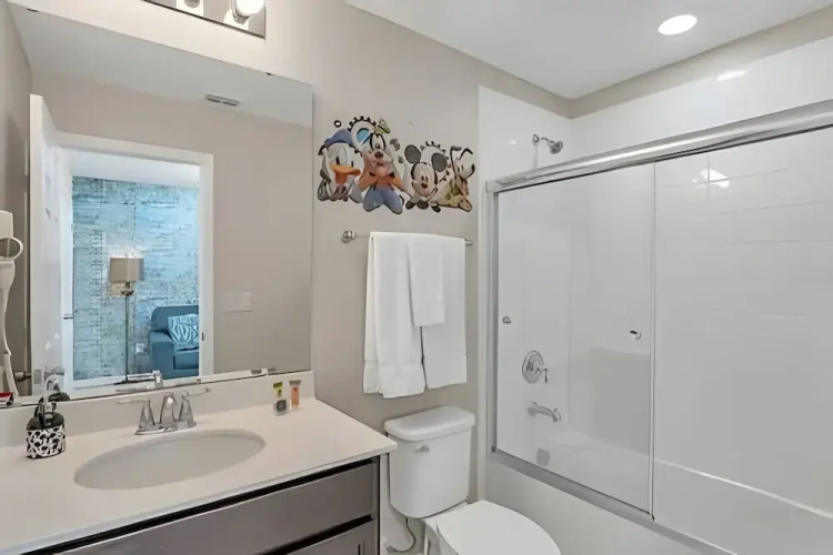 Luxury 5-bed Home With Private Splash Pool