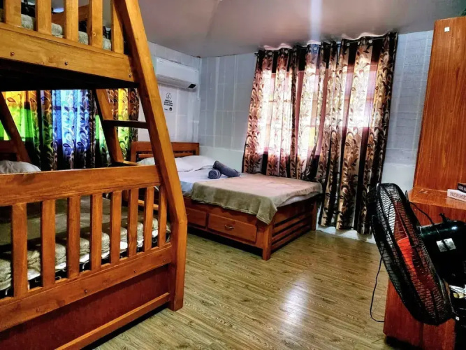 3 Bed House - Sleeps 20 - Pets - Pool - Garden