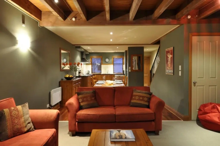 2 Bedrooms Apartment