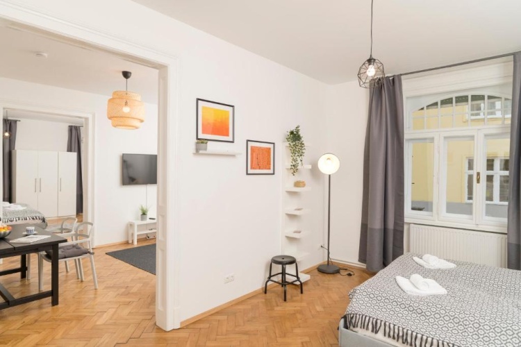 2 Bedrooms Apartment