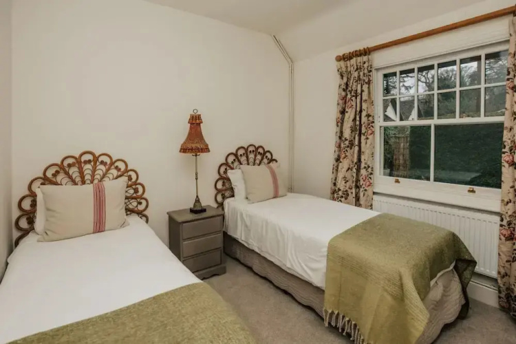 Badgemore Cottage - From 250 Per Night