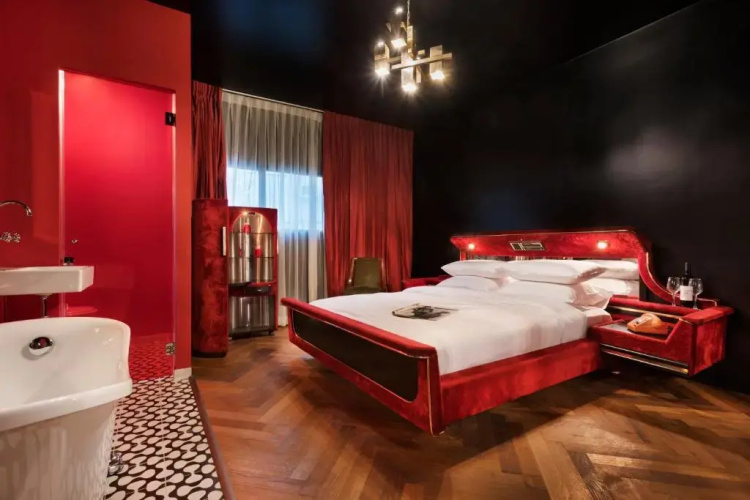 Scarlet Hotel
