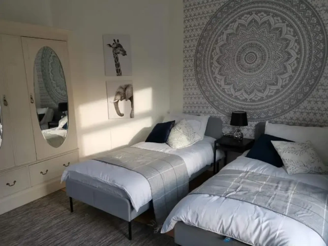4 Bedrooms Cottage