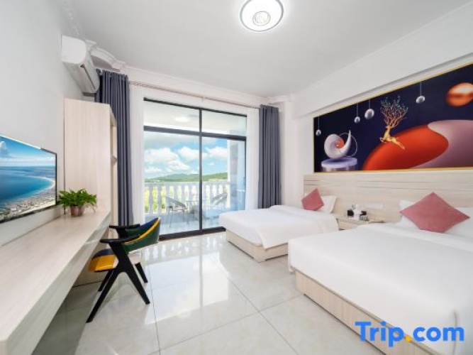 Standard Twin room with balcony