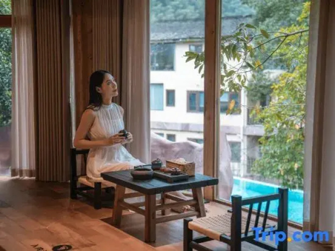 Anji Jane Eyre Hot Spring B&B