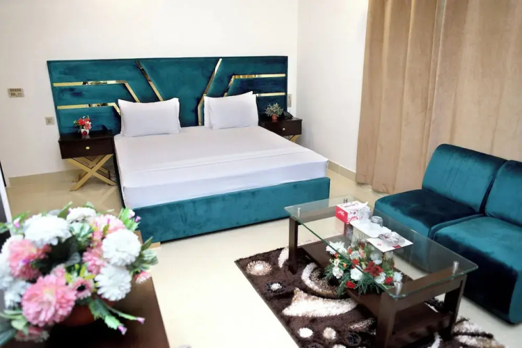 Royalton Inn Hotel