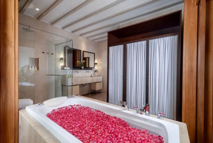 4 Bedrooms Luxury Villa with ocean view