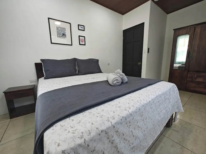 AJ House & Suites