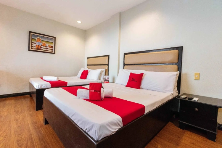 Deluxe Twin RedDoorz room