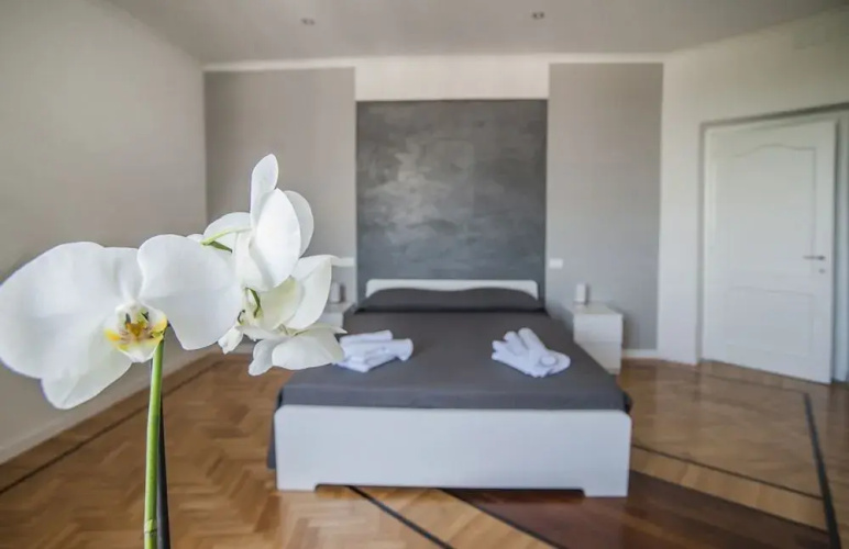 Vignola Apartment