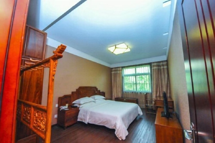 Junlin Manor