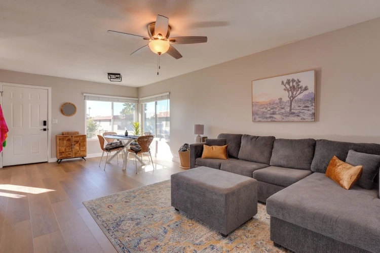 2 Bedrooms Apartment