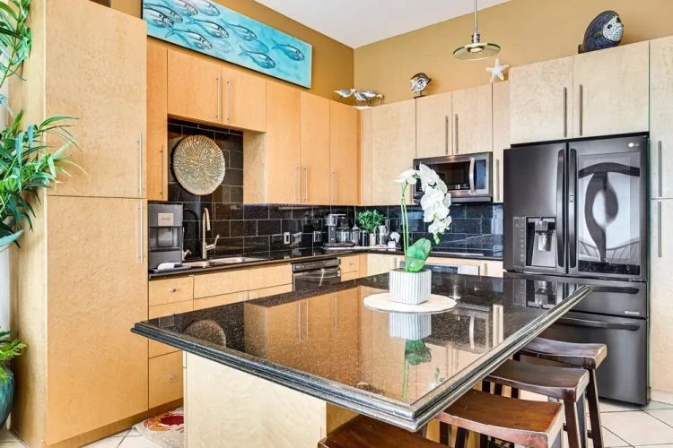 3 Bedrooms Apartment