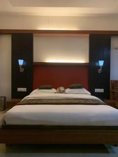 Honeybee Resorts