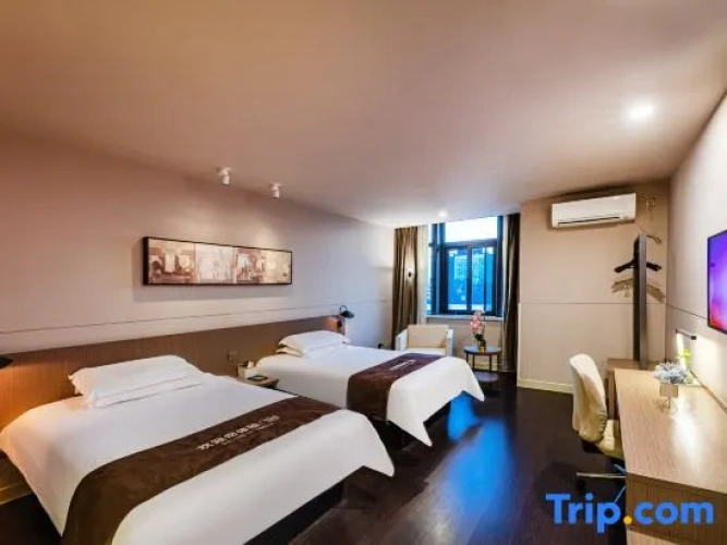 Deluxe Double room with street view