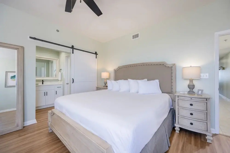 Phoenix Vi 61115 3 Bedroom Condo