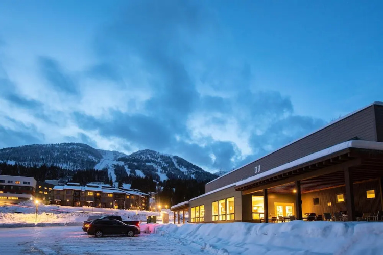 Nowhere Special Hostel - British Columbia
