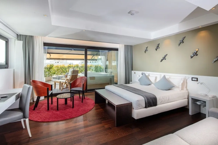 Luxury Suite