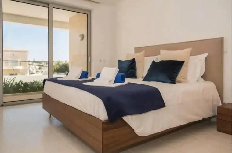Modern Ocean Front Apartment