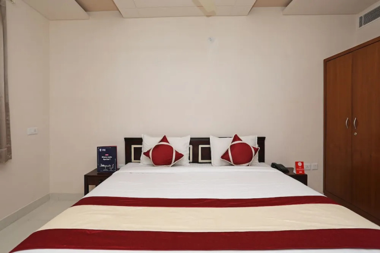 OYO 10249 Hotel Gurukripa