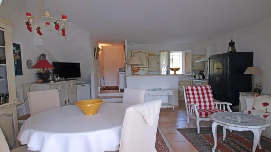 2 Bedrooms Cottage