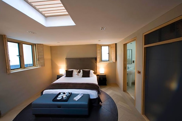 6 Bedrooms Bed in Dorm